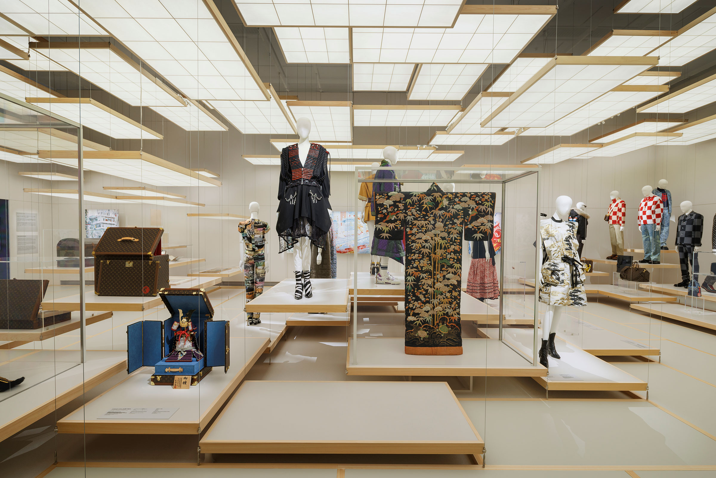ニュース】OMA / 重松象平の会場デザインによる、ルイ・ヴィトンの展覧