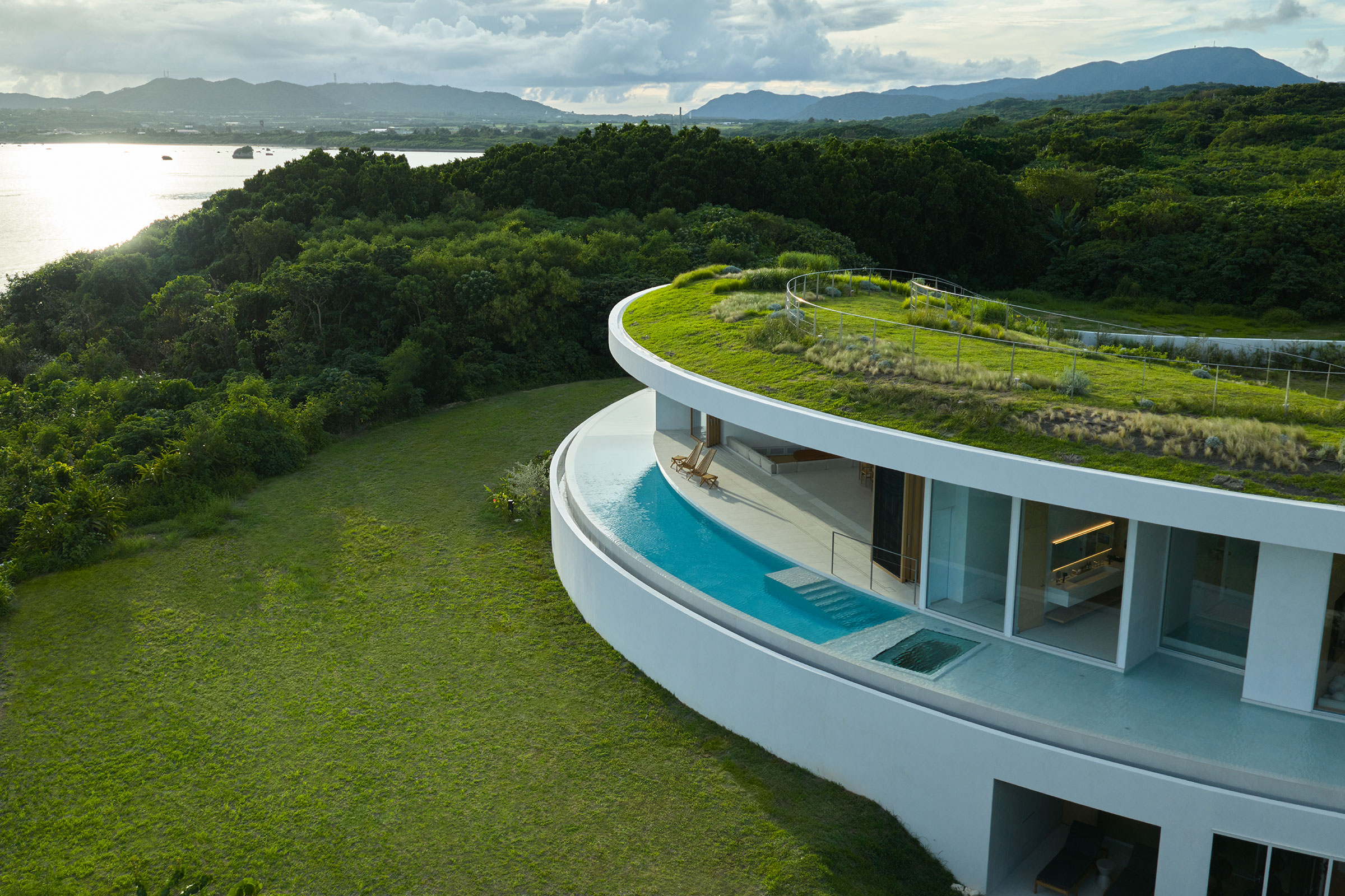 歪んだ建築空間 アンソニー・ヴィダー 歪んだ建築空間 現代文化と不安の表象 アンソニー・ヴィドラー - 古本