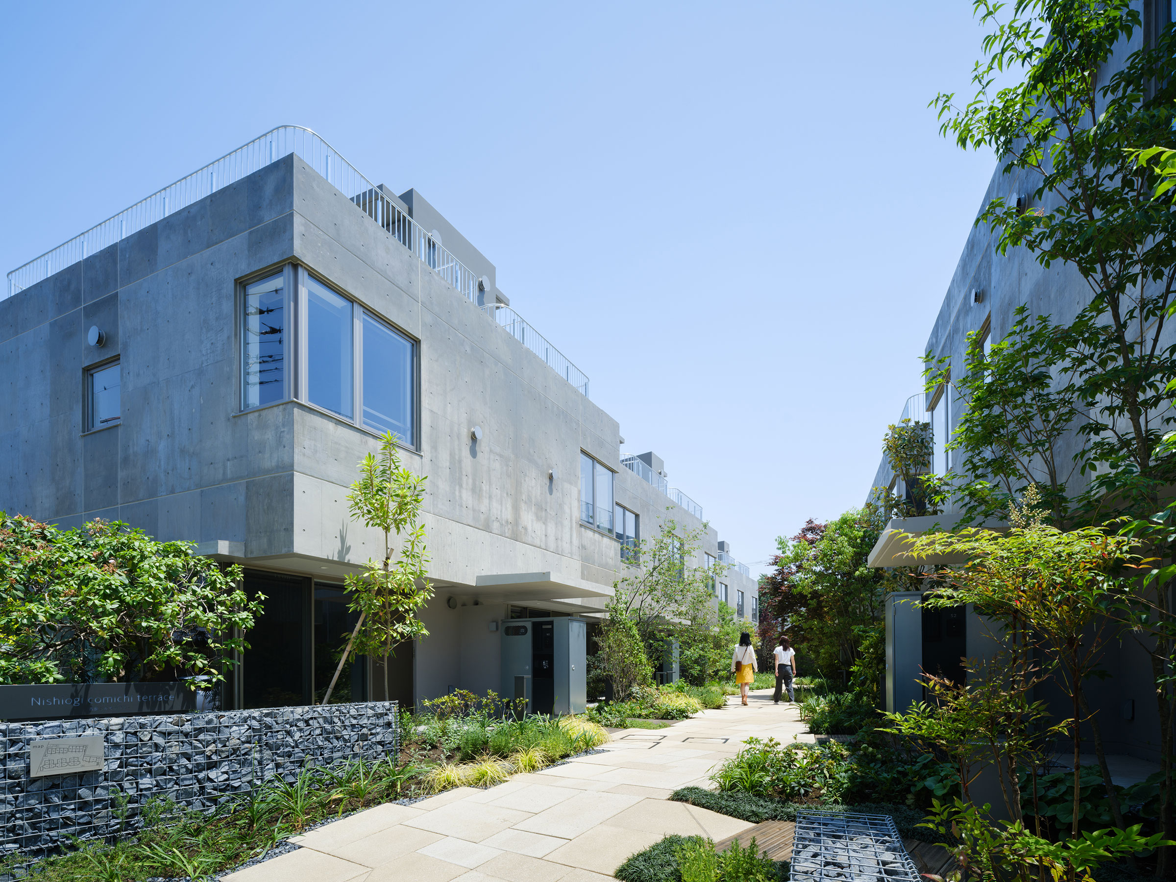 成瀬・猪熊建築設計事務所による、東京・杉並区の集合住宅「Nishiogi